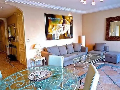 Lovely 2 Bed 2 Bath Apartment In Cannes On Rue Antibea Easy Walk To The Palais 224
