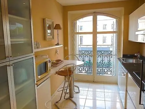 Lovely 2 Bed 2 Bath Apartment In Cannes On Rue Antibea Easy Walk To The Palais 224