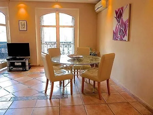 Lovely 2 Bed 2 Bath Apartment In Cannes On Rue Antibea Easy Walk To The Palais 224