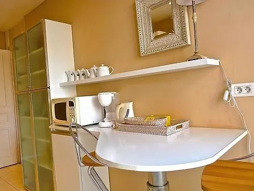 Lovely 2 Bed 2 Bath Apartment In Cannes On Rue Antibea Easy Walk To The Palais 224 Francia