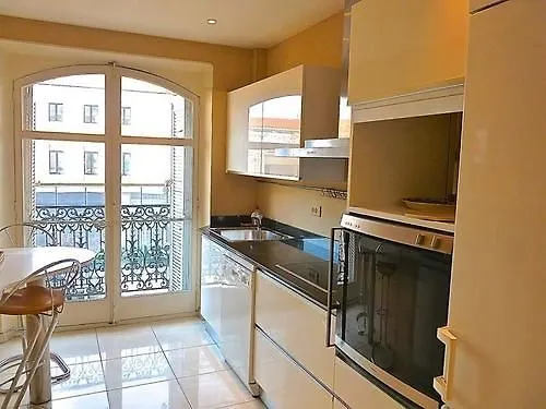 Lovely 2 Bed 2 Bath Apartment In Cannes On Rue Antibea Easy Walk To The Palais 224 0*,