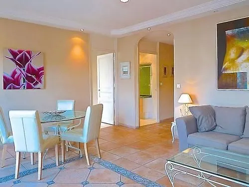 Lovely 2 Bed 2 Bath Apartment In Cannes On Rue Antibea Easy Walk To The Palais 224
