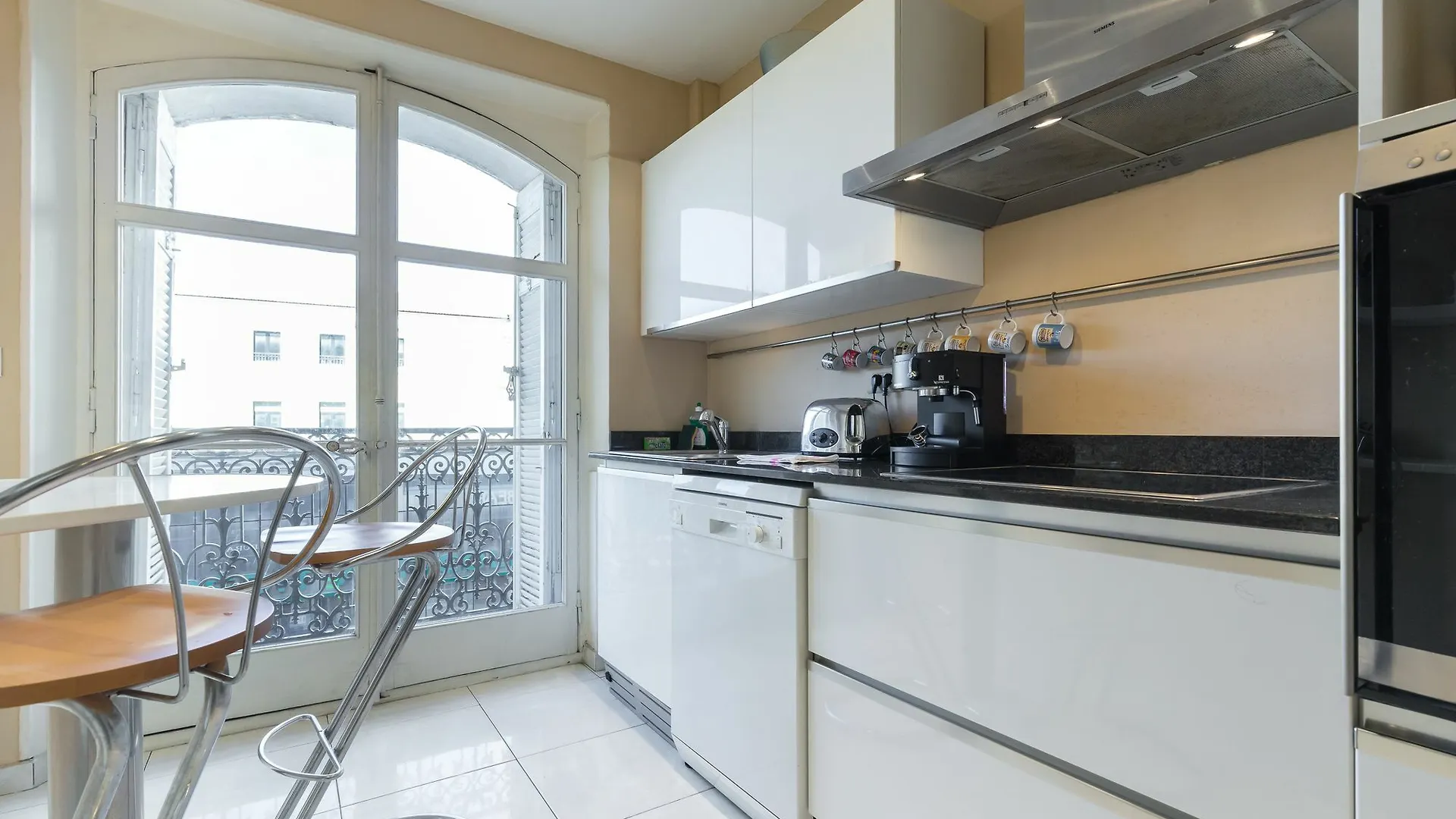 Lovely 2 Bed 2 Bath Apartment In Cannes On Rue Antibea Easy Walk To The Palais 224
