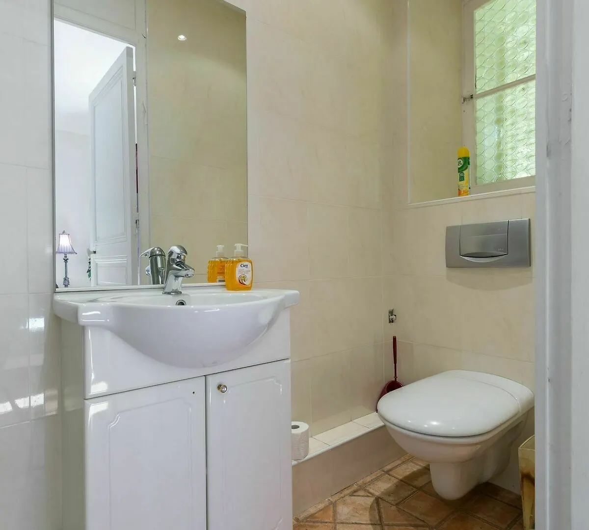 Lovely 2 Bed 2 Bath Apartment In Cannes On Rue Antibea Easy Walk To The Palais 224